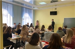 Профориентационный квест «Непростой выбор» провели специалисты столичного центра занятости для учащихся Чебоксарского экономико-технологический колледжа 13 апреля 2021 года.