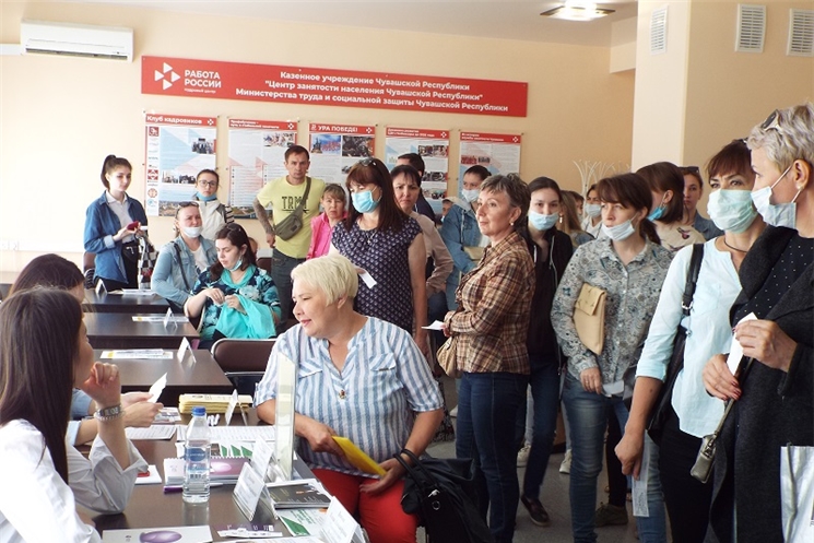 В столичном центре занятости населения Ярмарку вакансий предприятий города Чебоксары посетили 123 человека