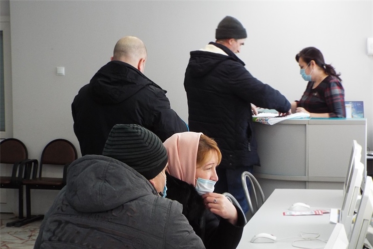Около тысячи граждан обратились с начала года в службу занятости населения Чувашской Республики за содействием в поиске подходящей работы